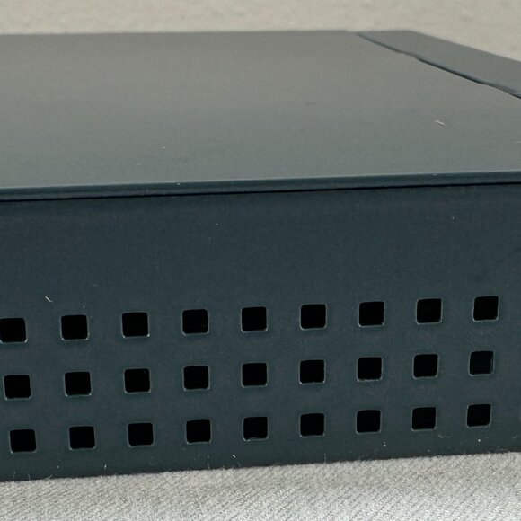 TP-Link TL-SG108 8-Port Gigabit Plug & Play Desktop Switch 10/100/1000Mbp Switch - Picture 11 of 16